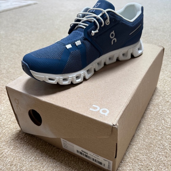 OnCloud - Cloud 5 - Women's Size 8.5 - Color: Denim & White - Picture 1 of 4